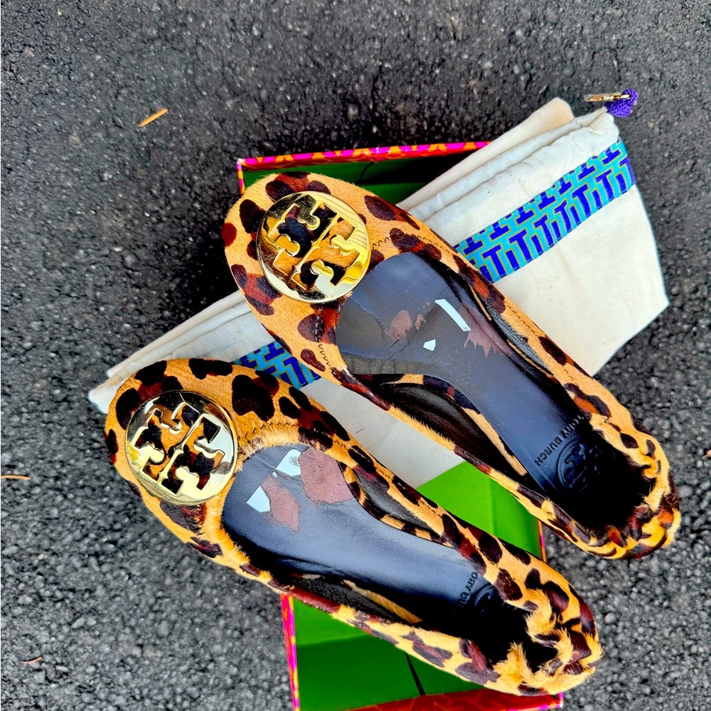 Tory Burch hair calf leather flats in animal print. Size 7. Worn once